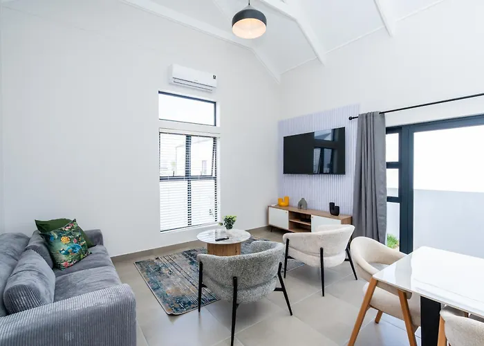 Modern 2 Bed Home With Solar & Braai Langebaan